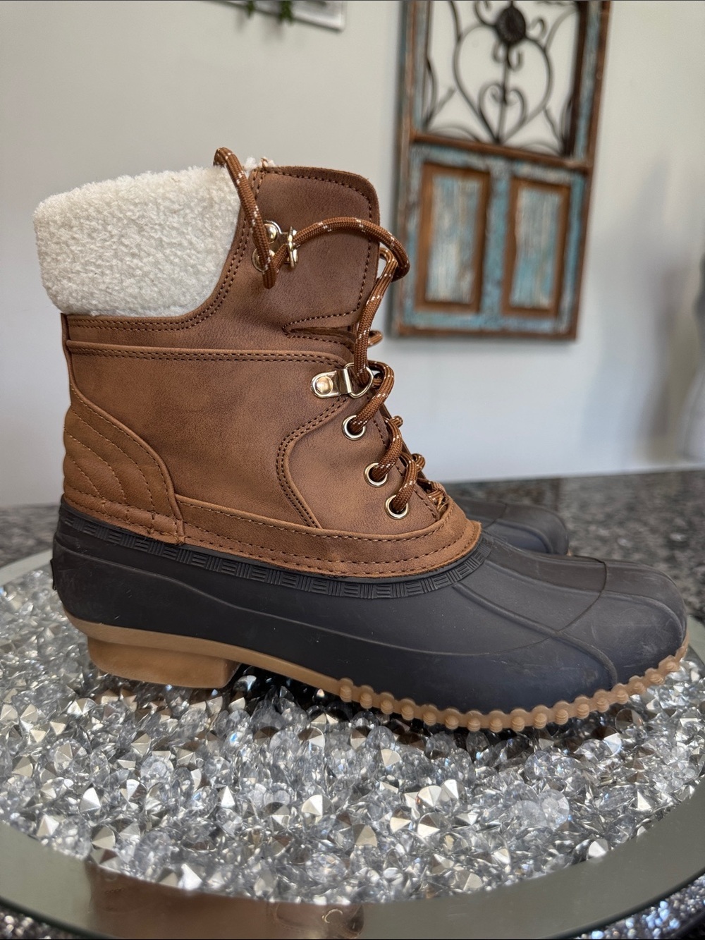 Tommy Hilfiger Brown and Black Waterproof Lace-Up duck Boots Sherpa lining EUC 8